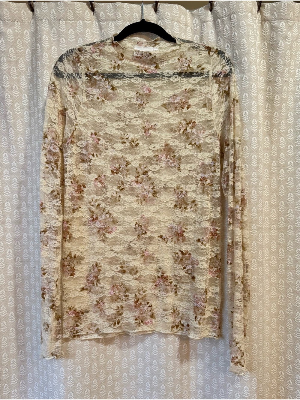 Buckle Cream Floral Lace Long-Sleeve Top